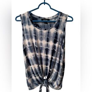 Karen, Kane size medium blue and white tie-dye front tie top